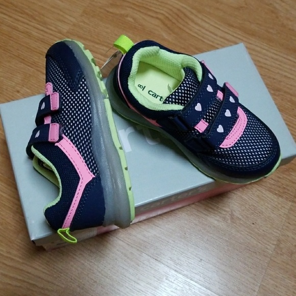 🎉Host Pick🎉NWT Carter's Adorable Light-up Shoes - Picture 2 of 3